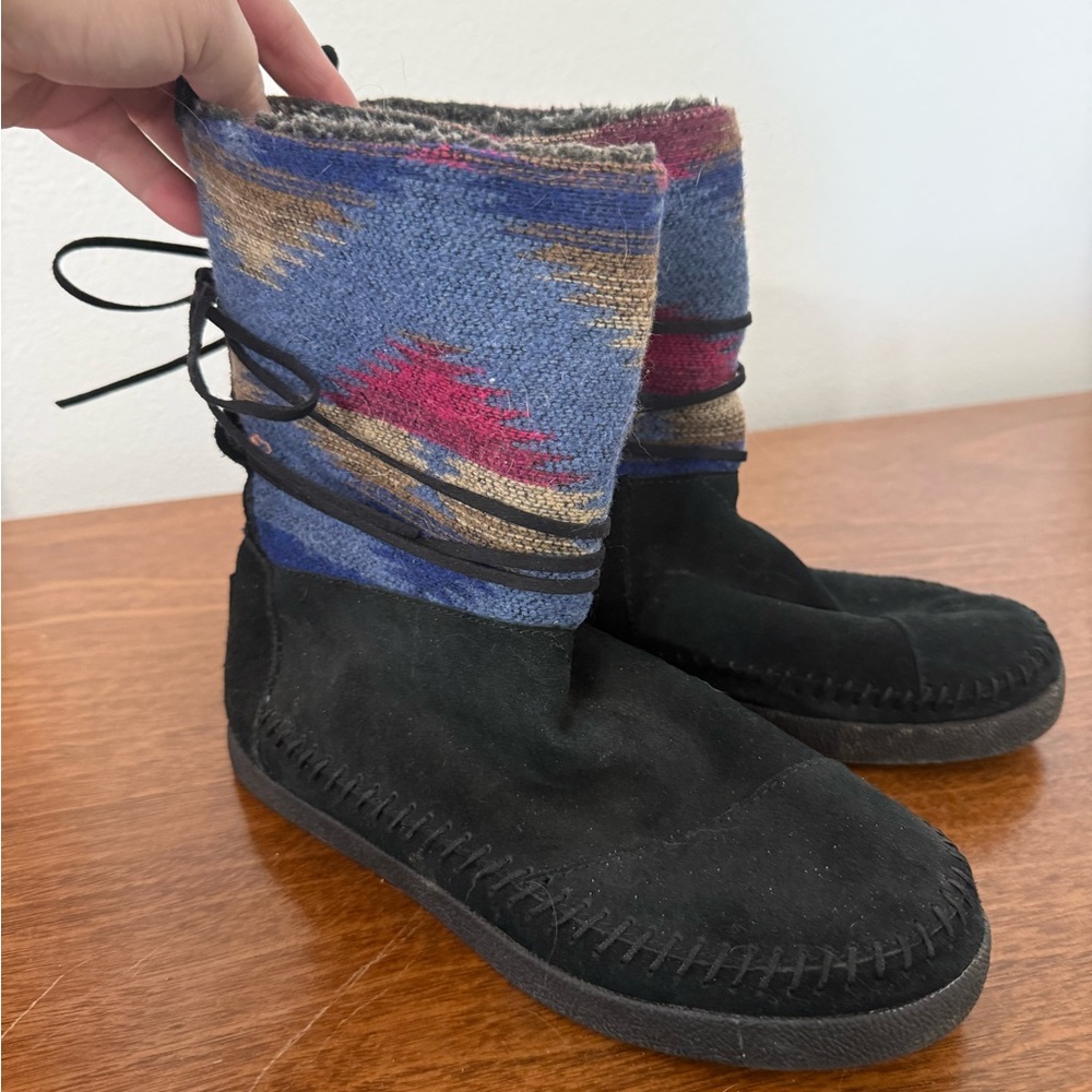 Toms Black and Multicolor Moccasins